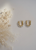 Pearl Curve Hoops